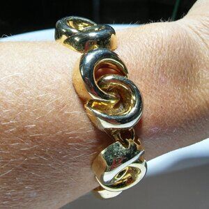 Women`s gold tone bracelet. 8 inches long.